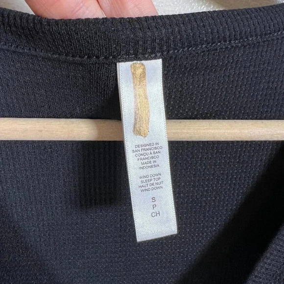 Athleta Wind Down Sleep Top Size Small Black Waffle Knit Henley Lounge Comfy - Picture 3 of 10